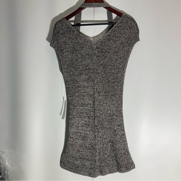 Andrea Jovine NWT’s Silver Combo Form Fitting V-Neck w/Strap Mini Dress Size SM - Picture 4 of 13